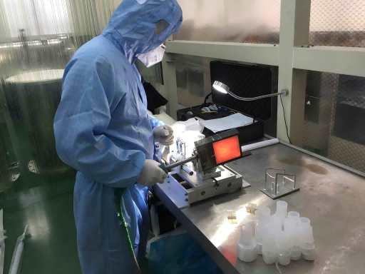 机电设备安装现场